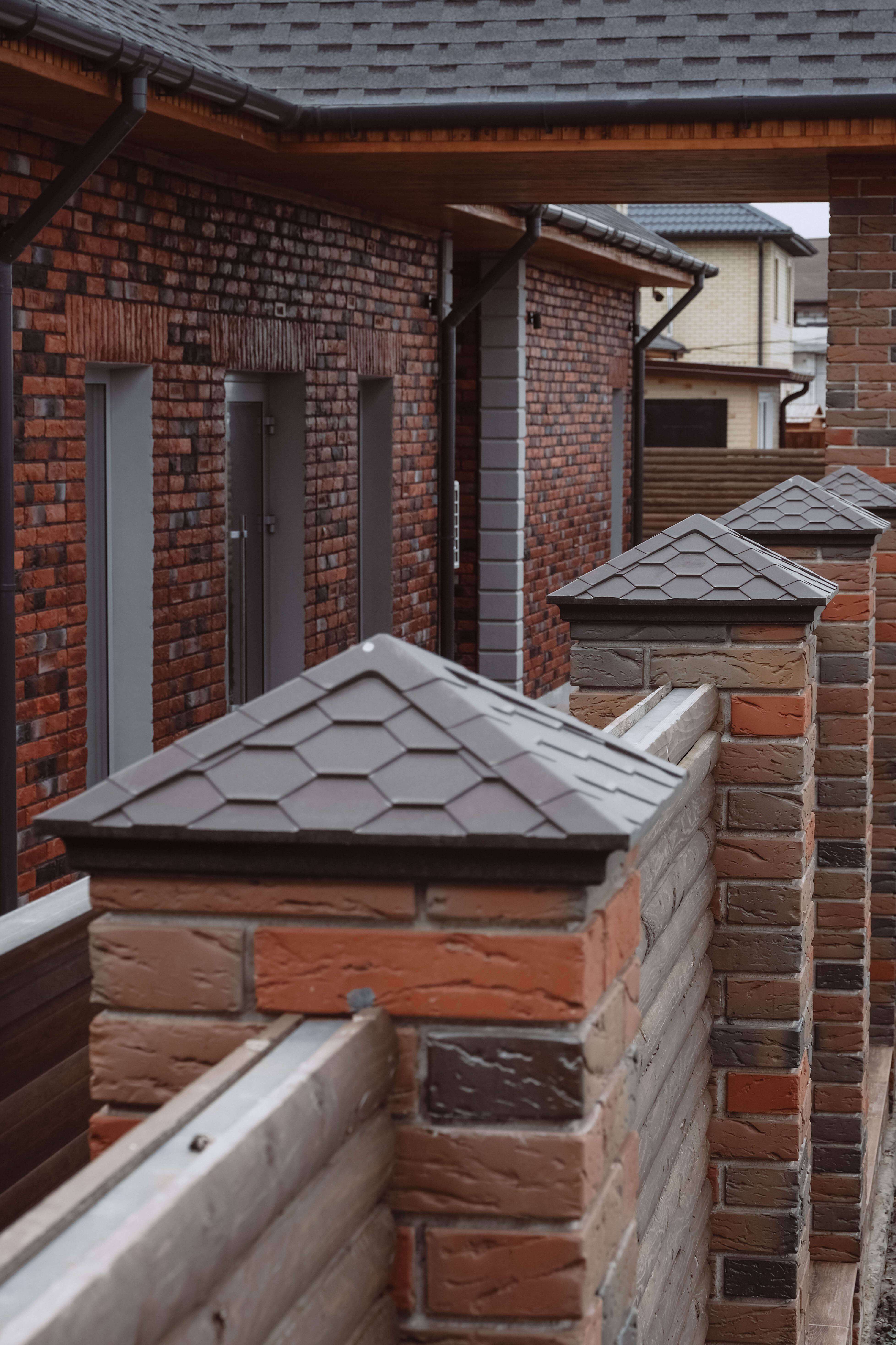 Колпак Zking Эверест Коричневый на столб 1.5х1.5 кирпича (390х390мм) в Менделеевске фото